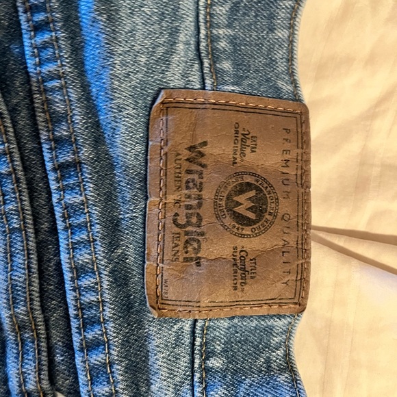 Wrangler shorts - Picture 3 of 5